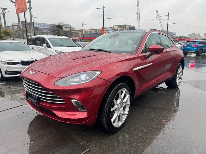 Фото 1 - Aston Martin DBX