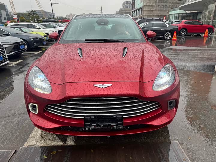 Фото 2 - Aston Martin DBX
