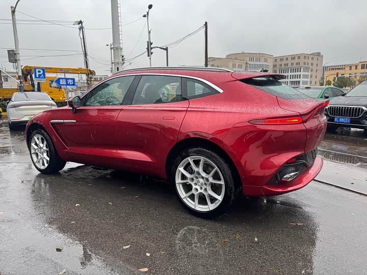 Фото 3 - Aston Martin DBX