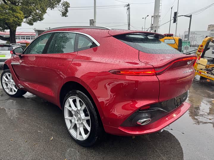 Фото 4 - Aston Martin DBX