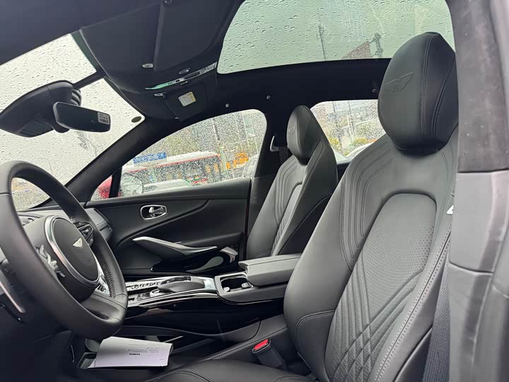 Фото 8 - Aston Martin DBX