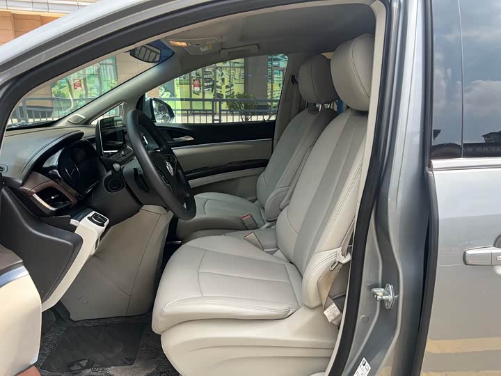 Фото 8 - Buick GL8 ES