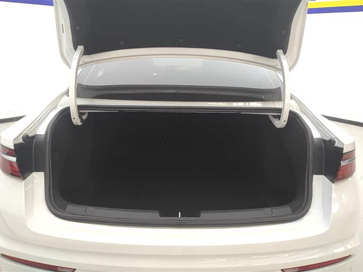 Zdjęcie 4 - Geely Preface