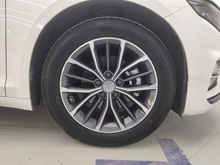 Zdjęcie 6 - Geely Preface