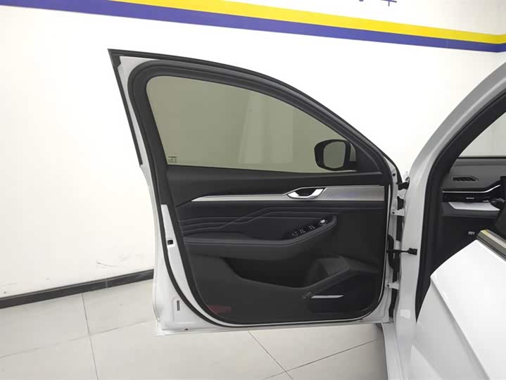 Zdjęcie 7 - Geely Preface