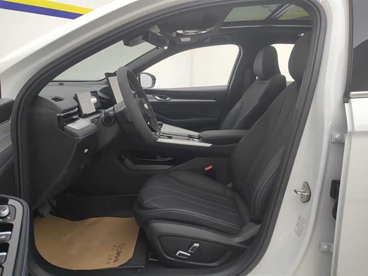 Zdjęcie 9 - Geely Preface