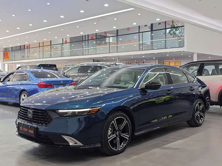 Фото 1 - Honda Accord Hybrid