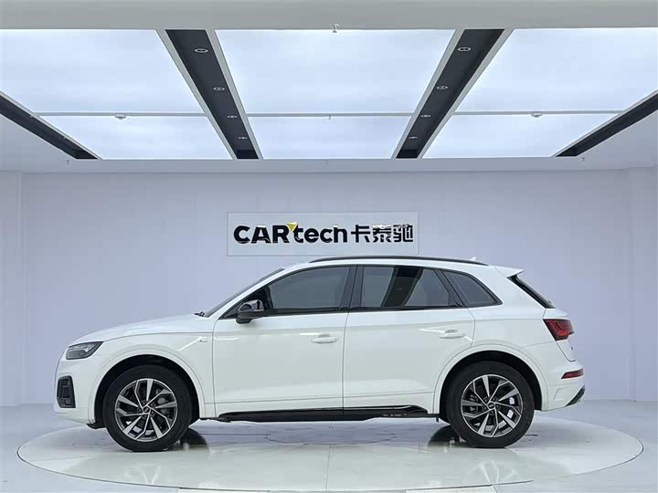 Фото 8 - Audi Q5L