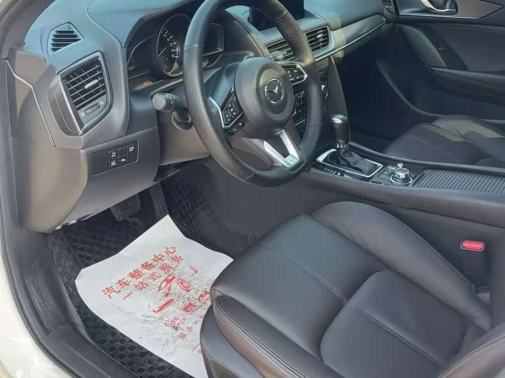 Фото 4 - Mazda CX-4