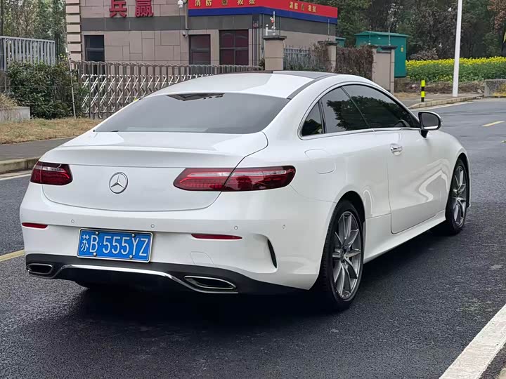Photo 4 - Mercedes-Benz E-Class