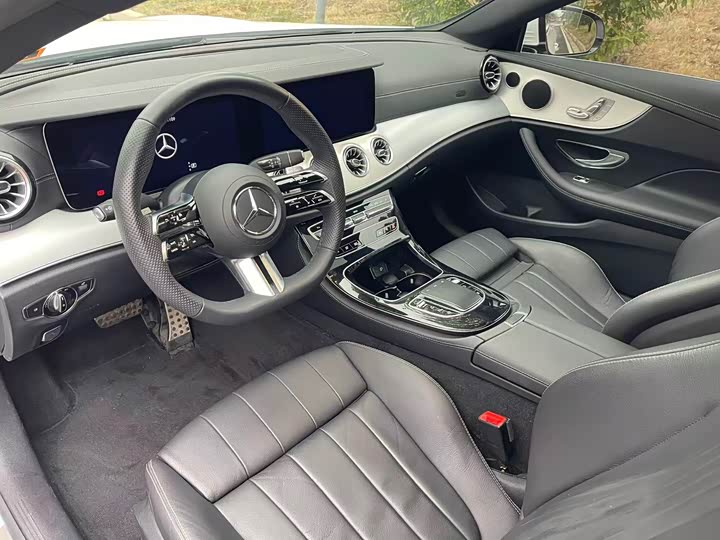 Photo 8 - Mercedes-Benz E-Class