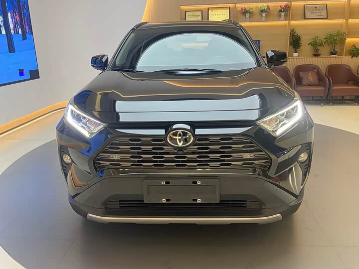 Photo 2 - Toyota RAV4