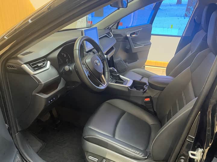 Photo 4 - Toyota RAV4