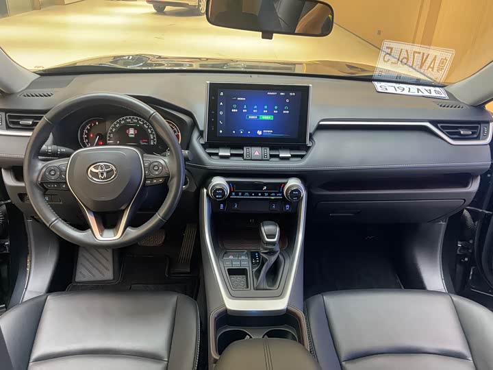 Photo 5 - Toyota RAV4