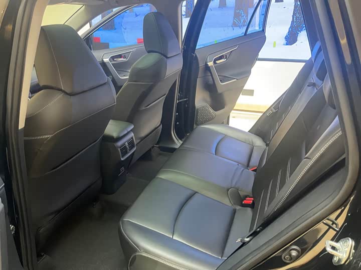 Photo 9 - Toyota RAV4