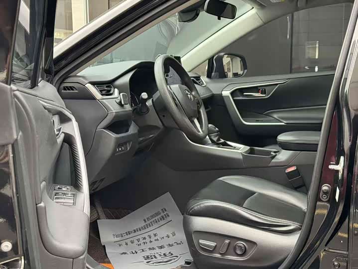 Photo 6 - Toyota RAV4