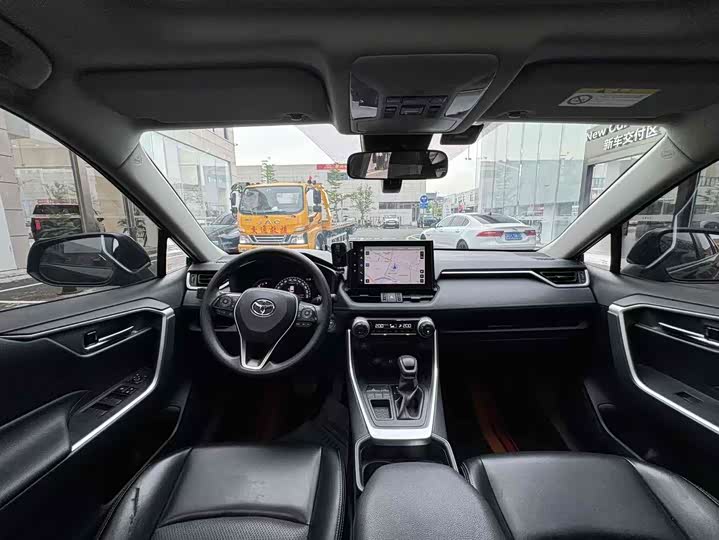 Photo 7 - Toyota RAV4