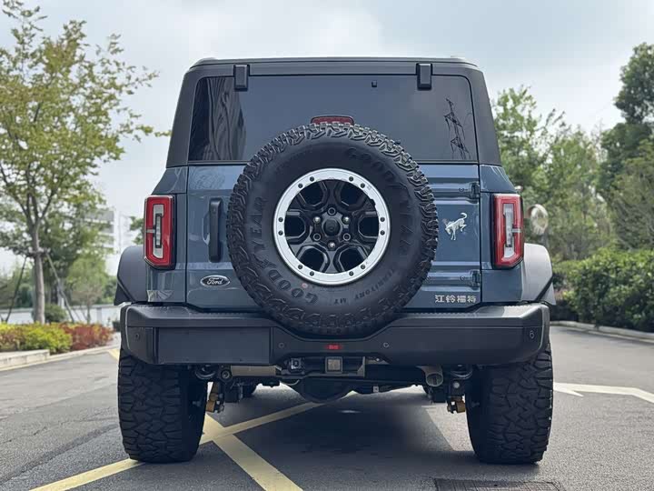 Фото 8 - Ford Bronco