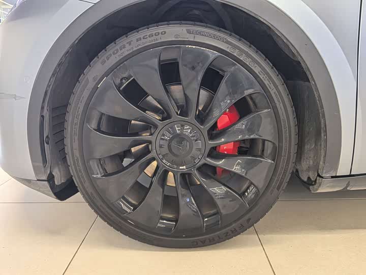 Фото 9 - Tesla Model Y