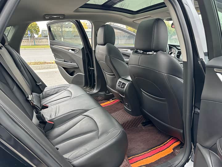 Zdjęcie 9 - Buick LaCrosse