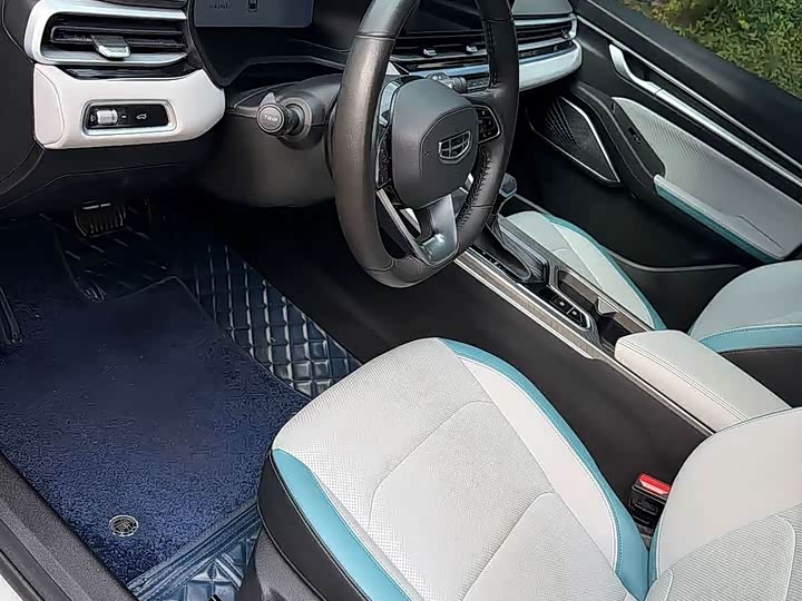 Фото 4 - Geely Emgrand