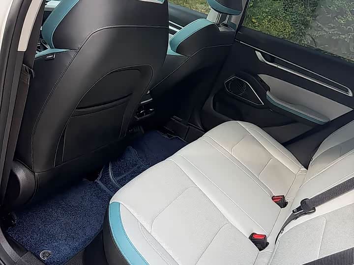 Фото 6 - Geely Emgrand