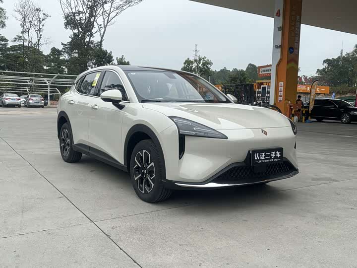 Фото 2 - Baojun E6