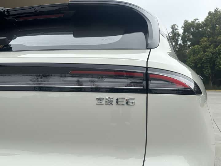 Фото 3 - Baojun E6