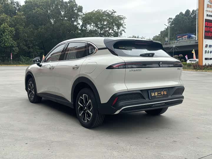Фото 7 - Baojun E6