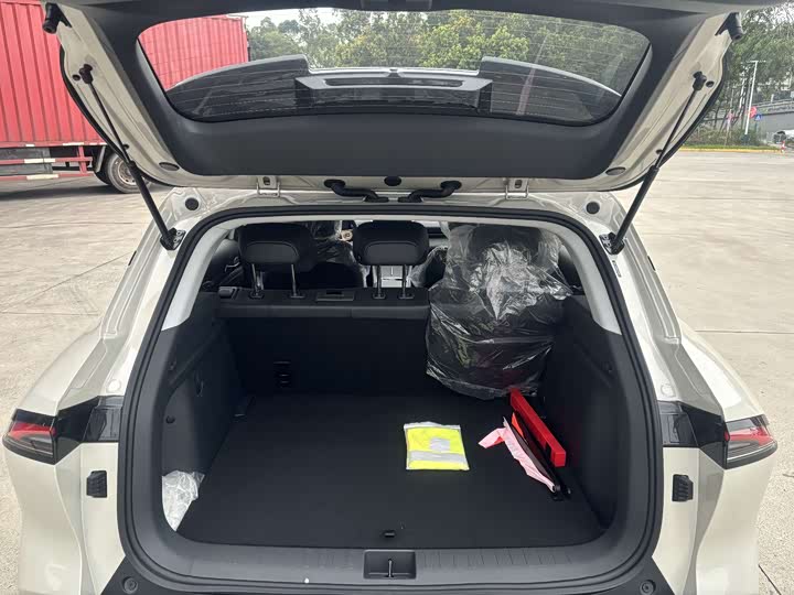 Фото 8 - Baojun E6