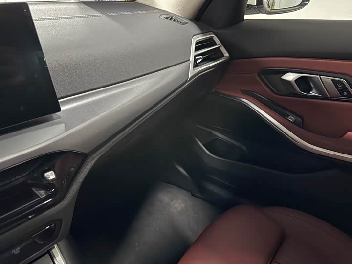 Photo 7 - BMW 3 Series