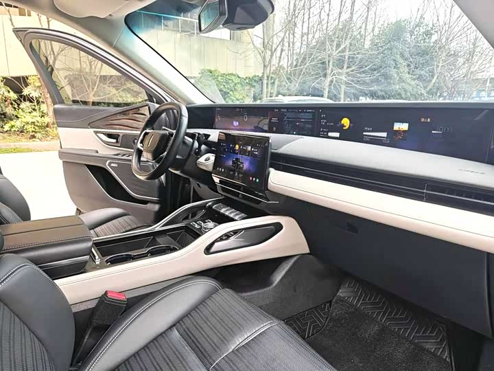 Фото 2 - Lincoln Nautilus