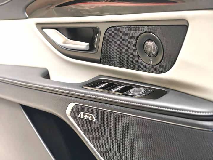 Фото 6 - Lincoln Nautilus