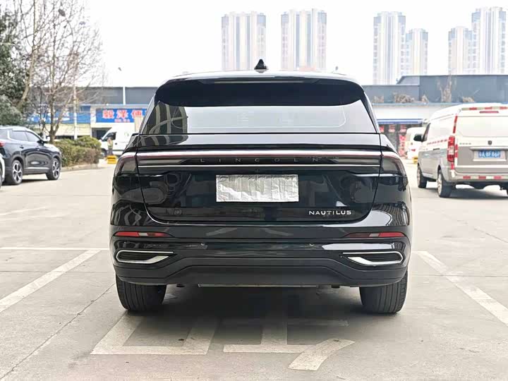 Фото 8 - Lincoln Nautilus