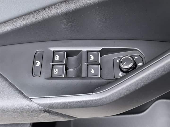 Volkswagen Sagitar L 2025 2025款 改款三 300TSI DSG超越版