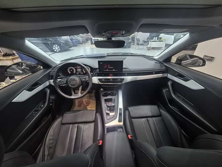 Фото 6 - Audi A4L