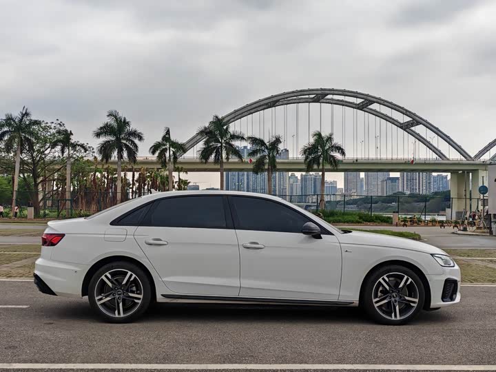 Фото 6 - Audi A4L