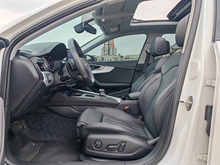 Фото 9 - Audi A4L