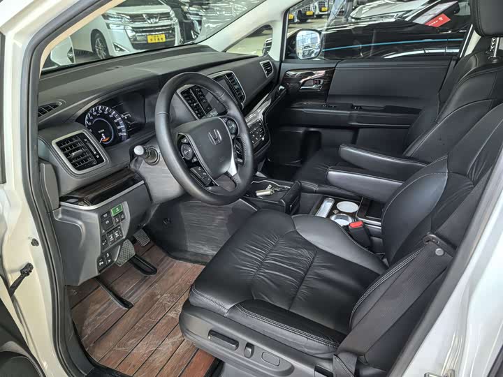 Фото 8 - Honda Odyssey