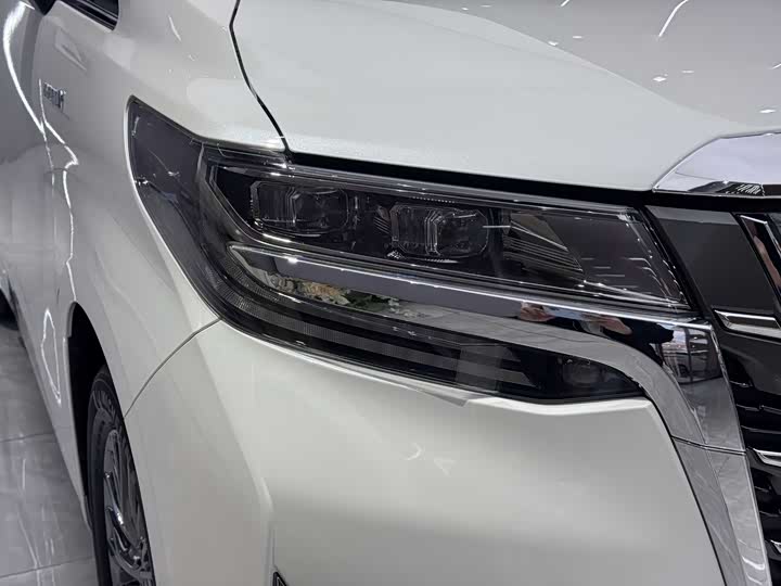 Photo 4 - Toyota Alphard