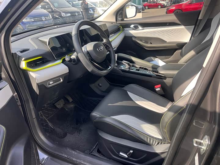 Фото 4 - Geely Coolray