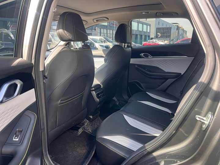 Фото 9 - Geely Coolray