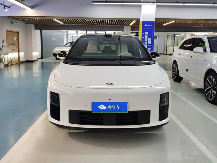 Фото 2 - LiXiang i6