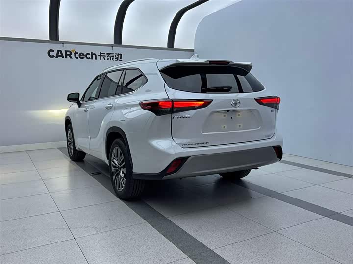 Фото 4 - Toyota Highlander