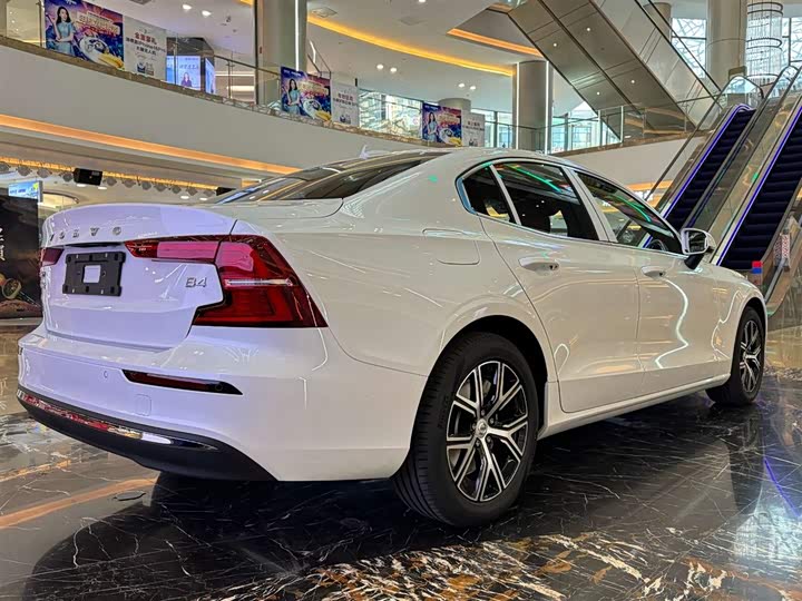 Фото 4 - Volvo S60