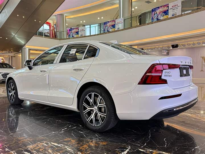 Фото 6 - Volvo S60