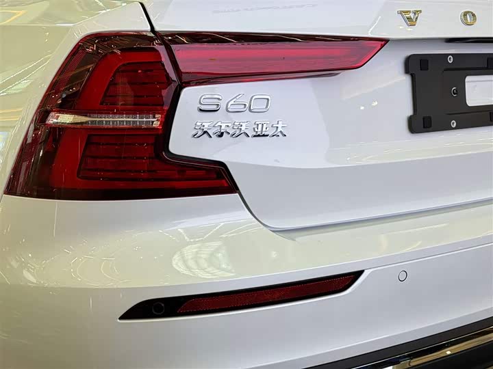 Фото 9 - Volvo S60