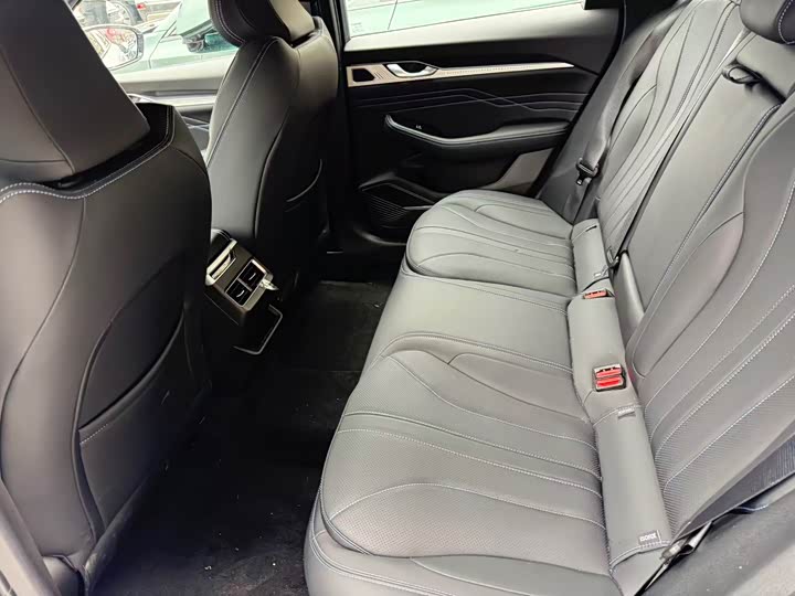 Фото 9 - Geely Preface