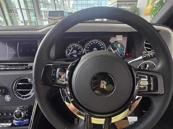 Фото 7 - Rolls-Royce Cullinan