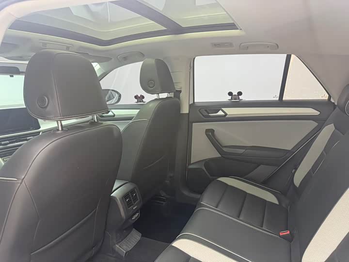 Фото 7 - Volkswagen T-Roc